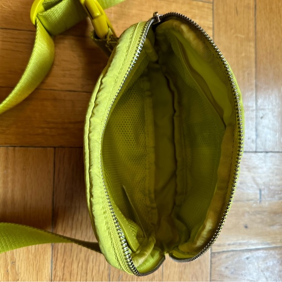 Lululemon Everywhere Beltbag - Picture 6 of 8